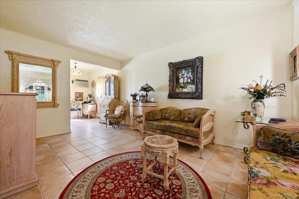 65 Riverside Avenue Massapequa, NY 11758
