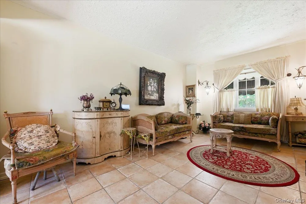65 Riverside Avenue Massapequa, NY 11758