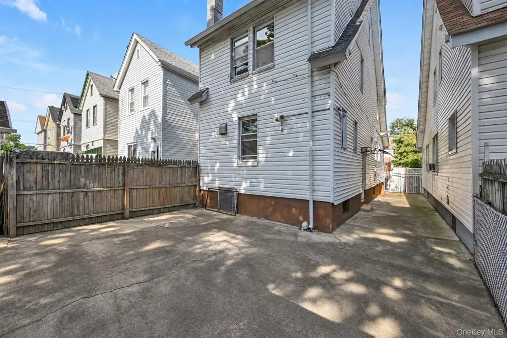 89-18 220th Street Queens Village, NY 11427