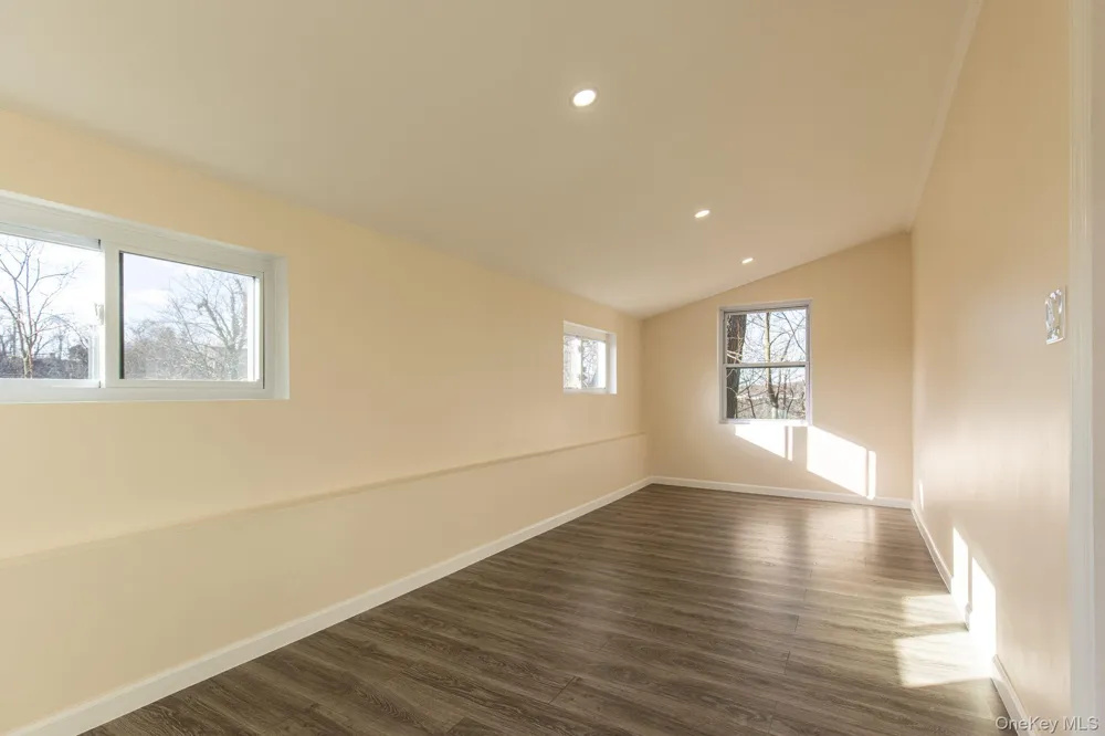 13 Knoll Place Glen Cove, NY 11542