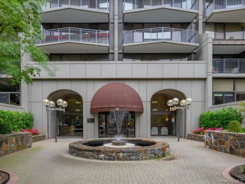 15 Stewart Place #6D