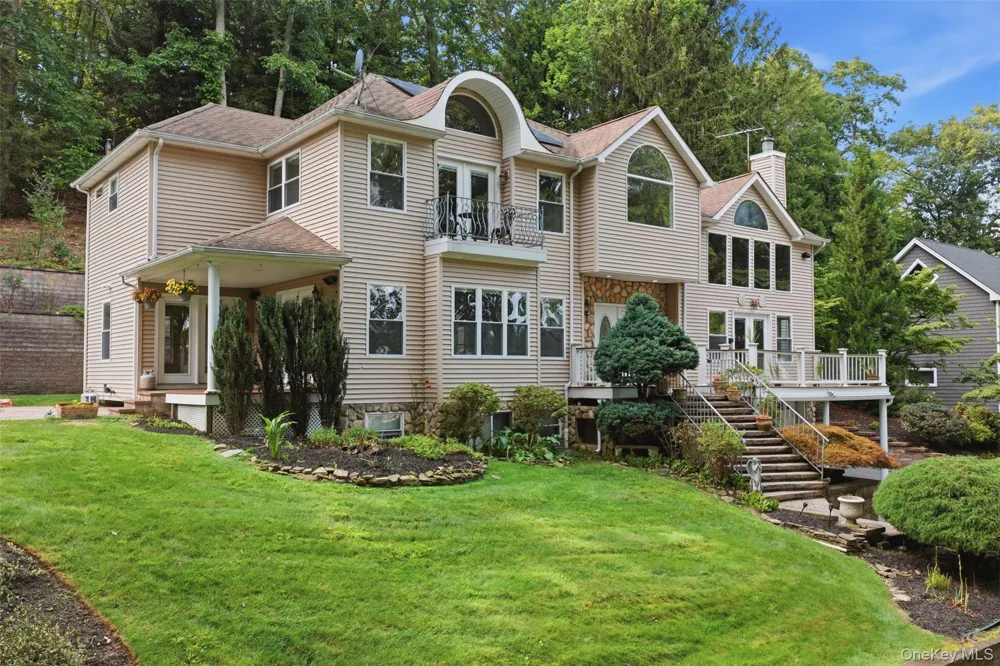 23 Beach Plum Drive Centerport, NY 11721