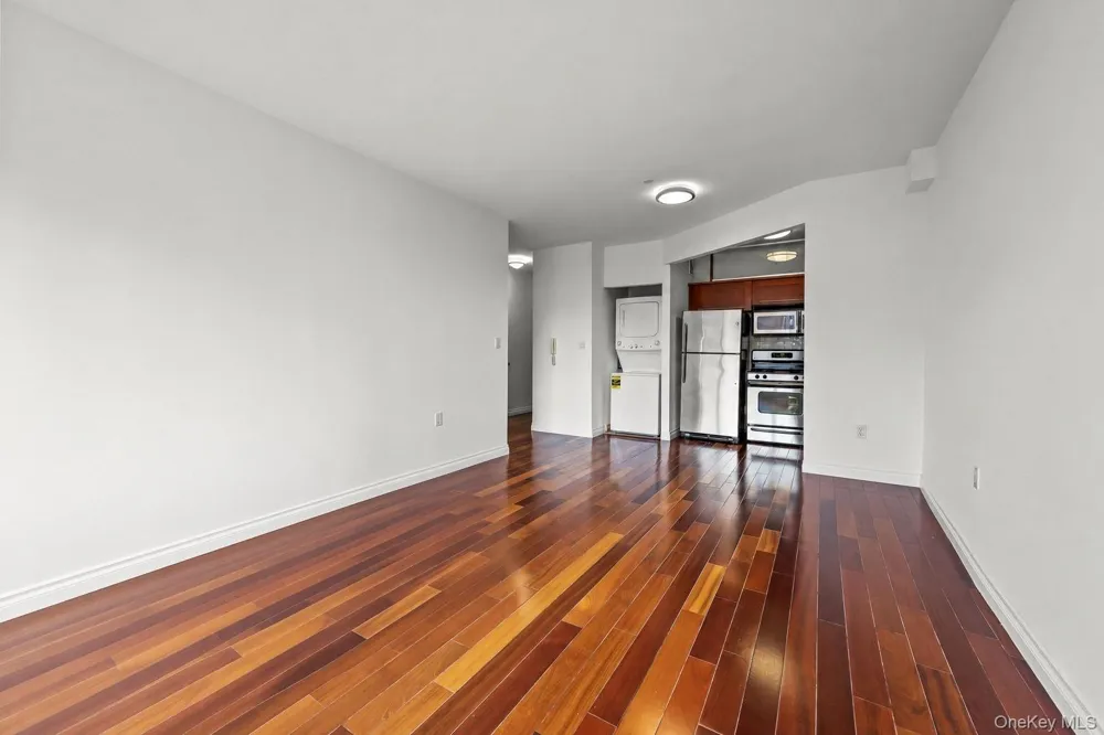 30-85 Vernon Boulevard #6E Astoria, NY 11102