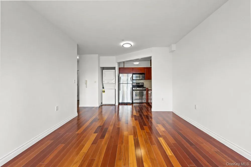 30-85 Vernon Boulevard #6E Astoria, NY 11102