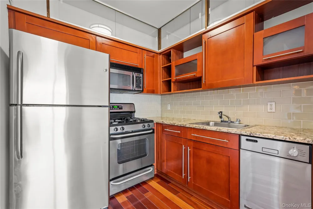 30-85 Vernon Boulevard #6E Astoria, NY 11102