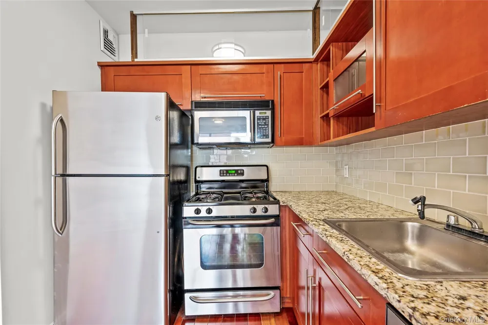 30-85 Vernon Boulevard #6E Astoria, NY 11102