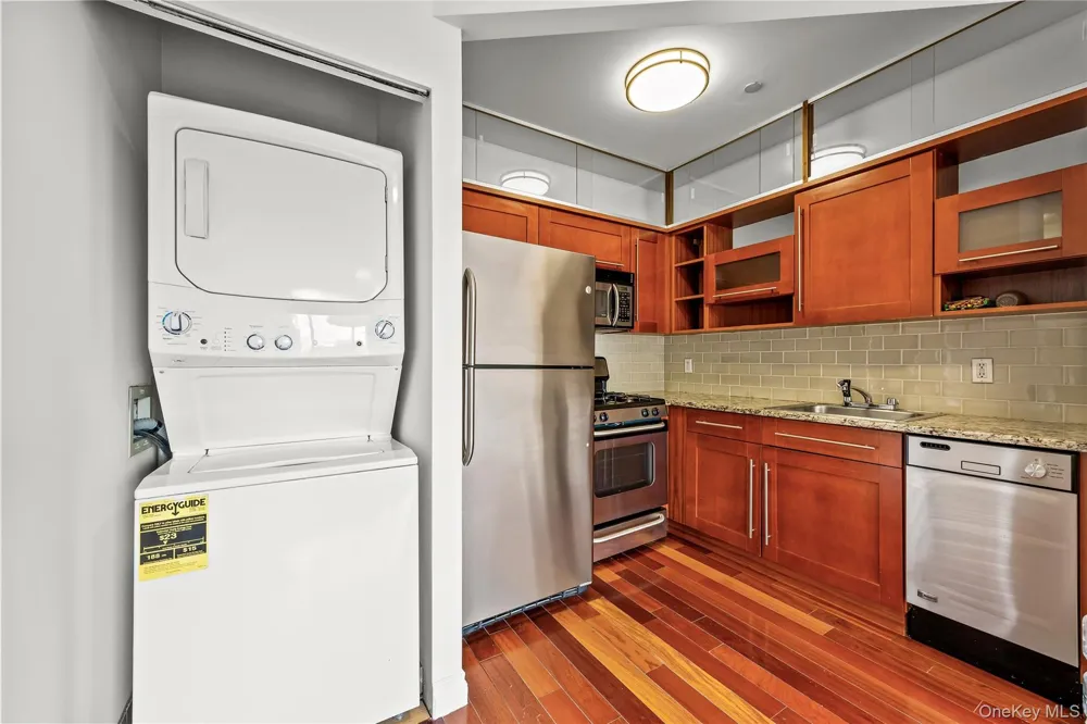 30-85 Vernon Boulevard #6E Astoria, NY 11102