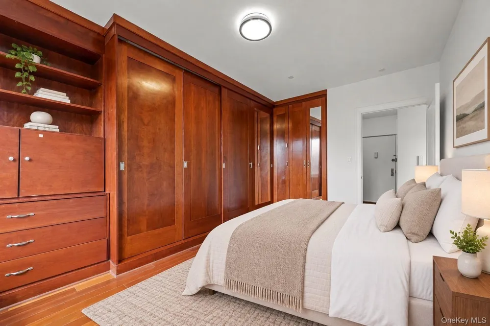 30-85 Vernon Boulevard #6E Astoria, NY 11102