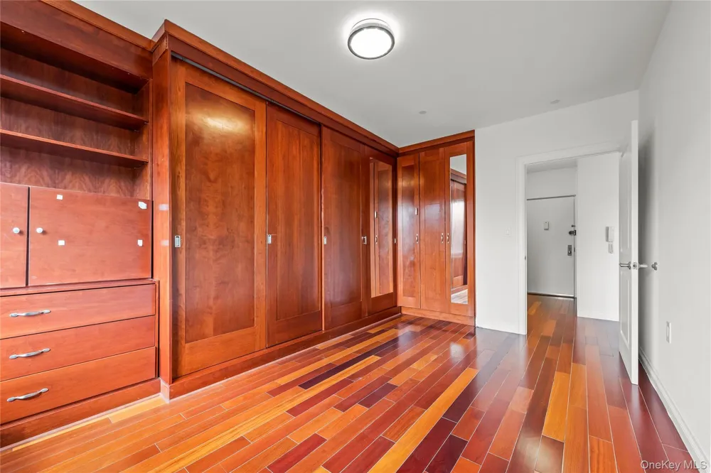 30-85 Vernon Boulevard #6E Astoria, NY 11102