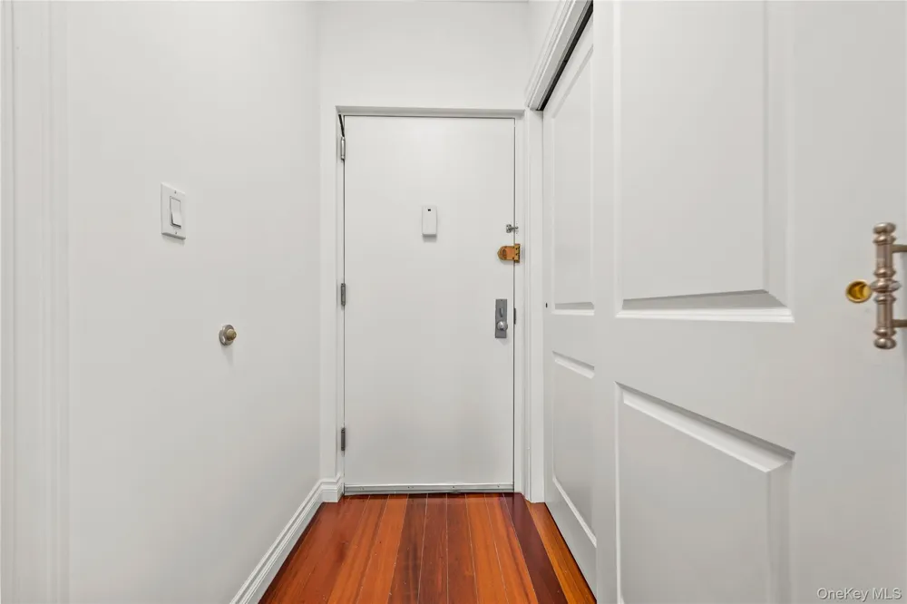 30-85 Vernon Boulevard #6E Astoria, NY 11102