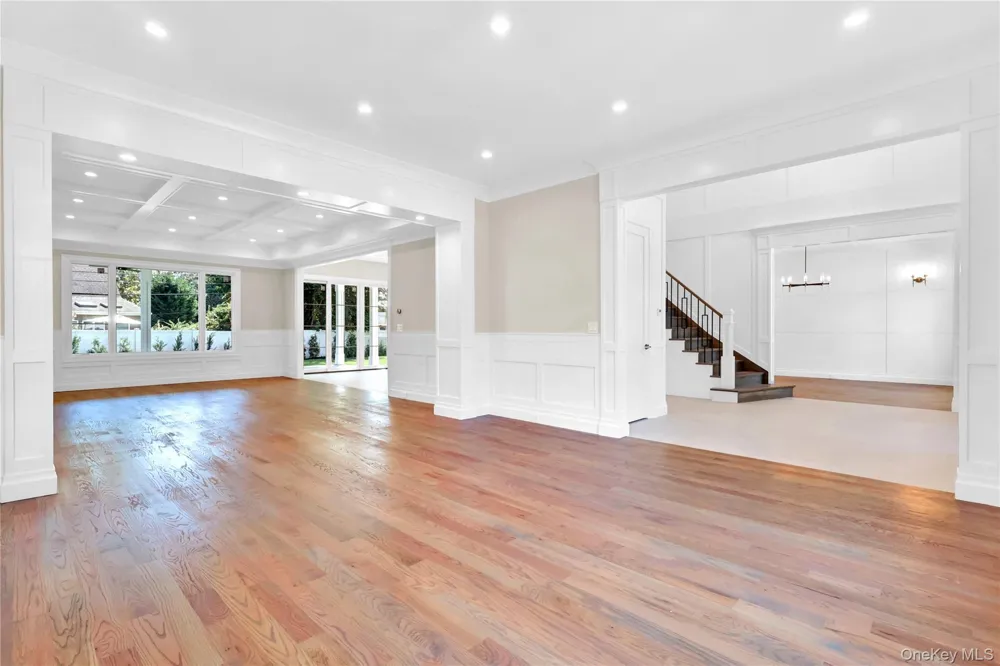 25 Hemlock Lane Roslyn Heights, NY 11577