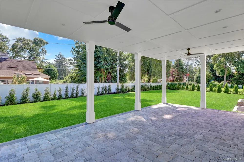 25 Hemlock Lane Roslyn Heights, NY 11577