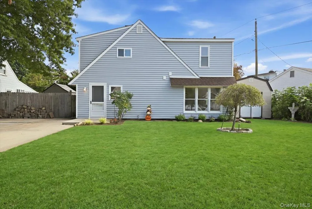 6 Stonecutter Road Levittown, NY 11756