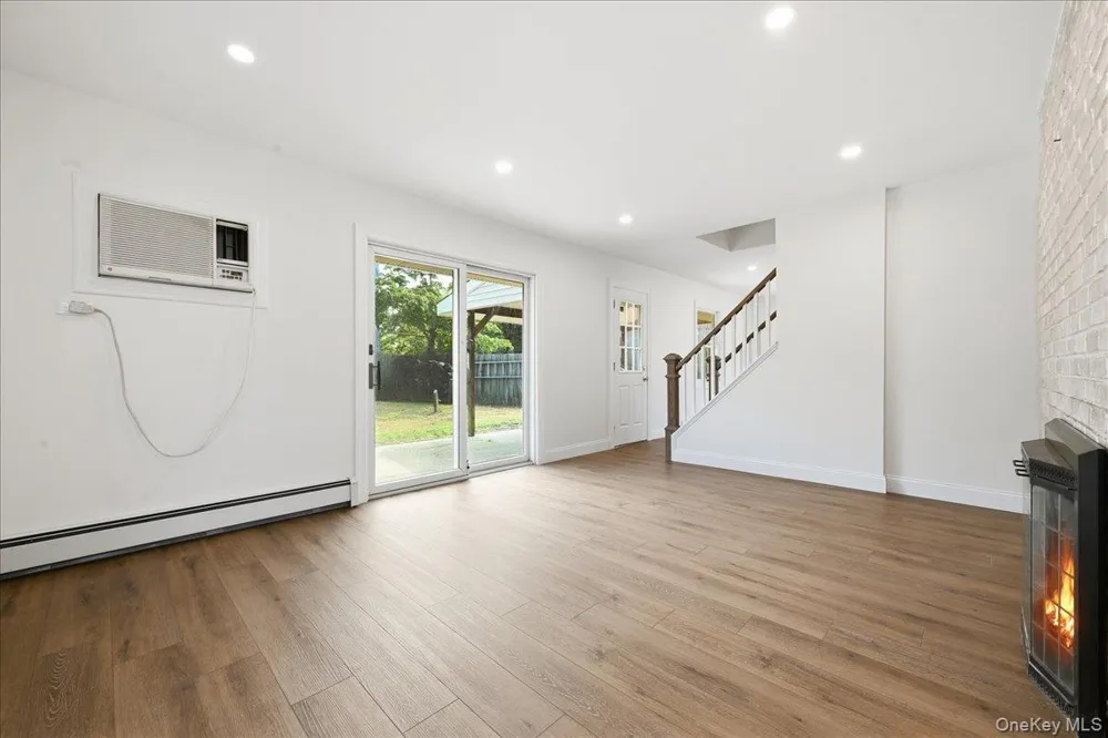 6 Stonecutter Road Levittown, NY 11756
