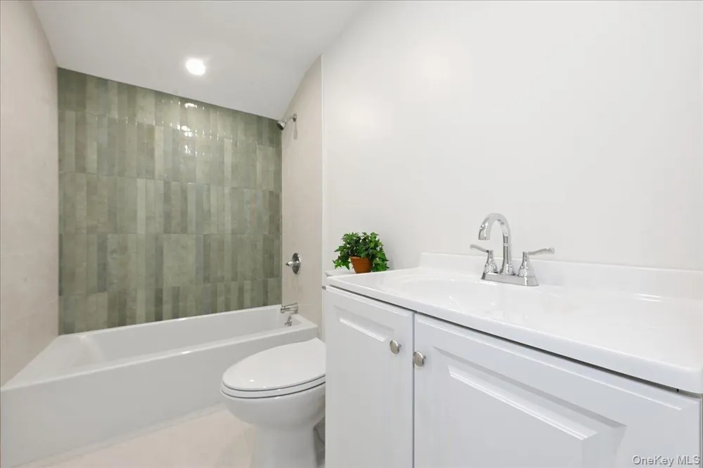 6 Stonecutter Road Levittown, NY 11756