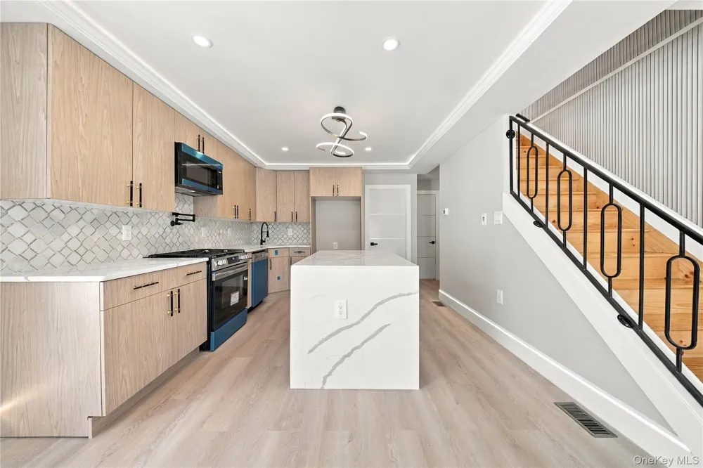 105-19 189th Street Hollis, NY 11412