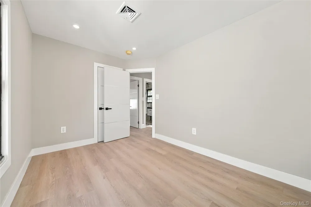 105-19 189th Street Hollis, NY 11412