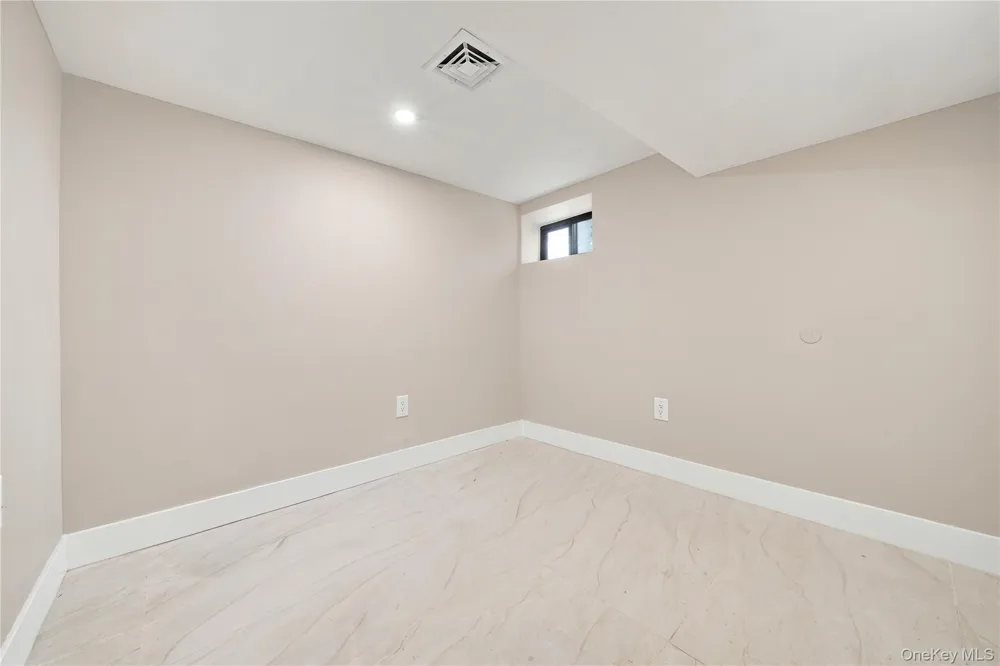 105-19 189th Street Hollis, NY 11412