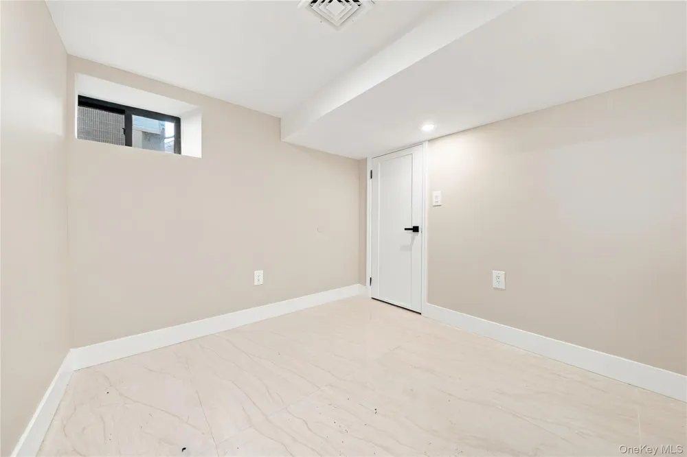 105-19 189th Street Hollis, NY 11412
