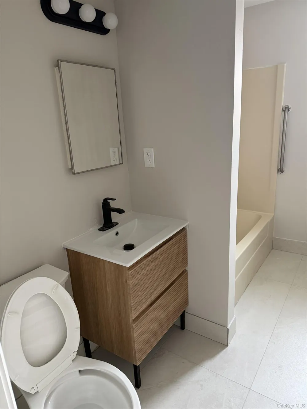 320 Post Avenue #3J Westbury, NY 11590