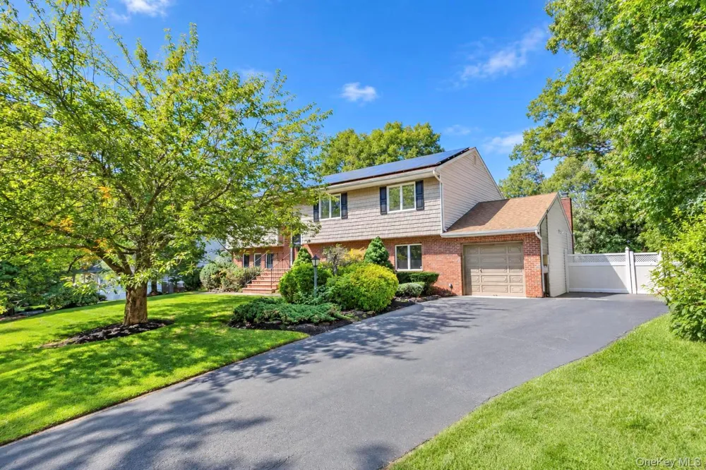 137 Ridgewood Avenue Farmingville, NY 11738