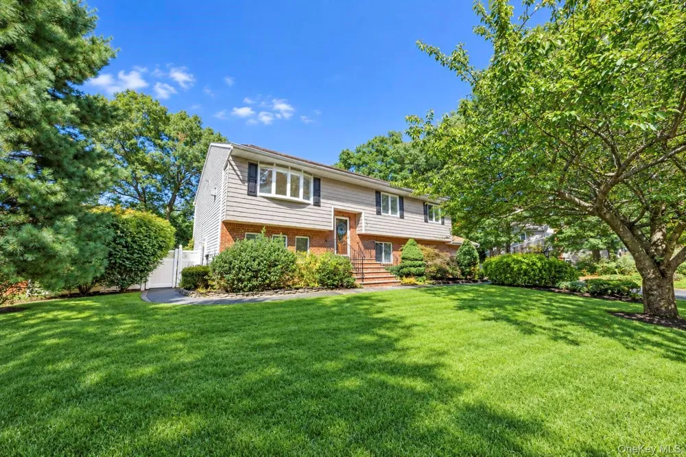 137 Ridgewood Avenue Farmingville, NY 11738