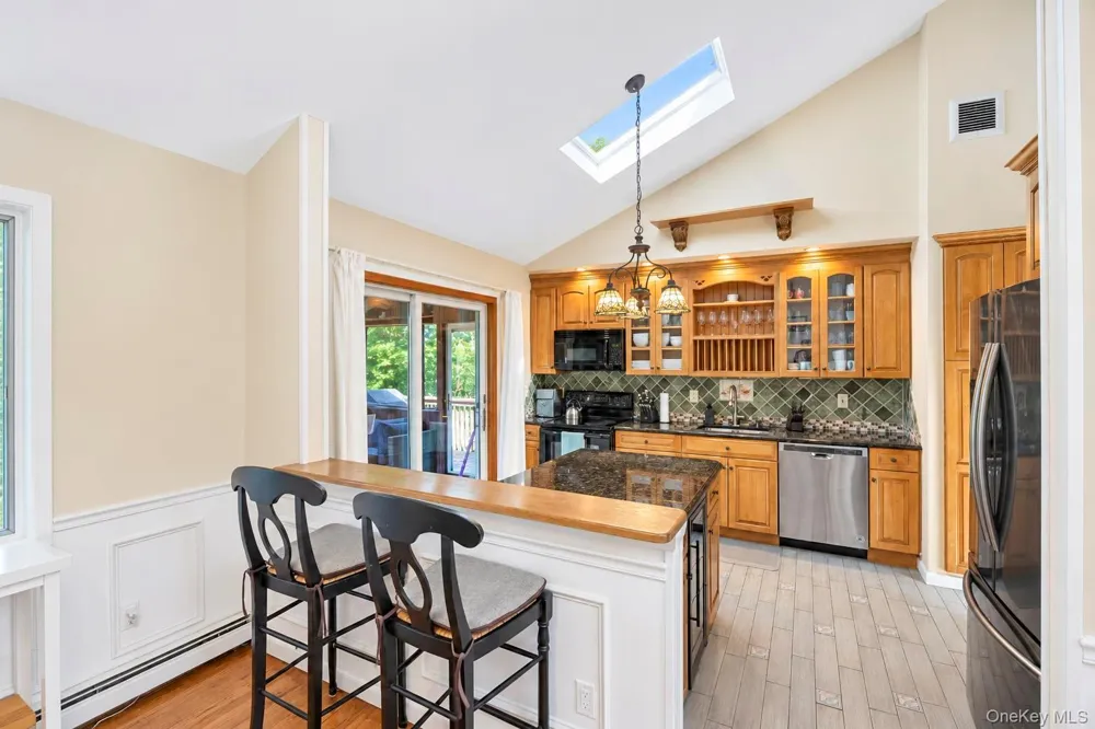137 Ridgewood Avenue Farmingville, NY 11738