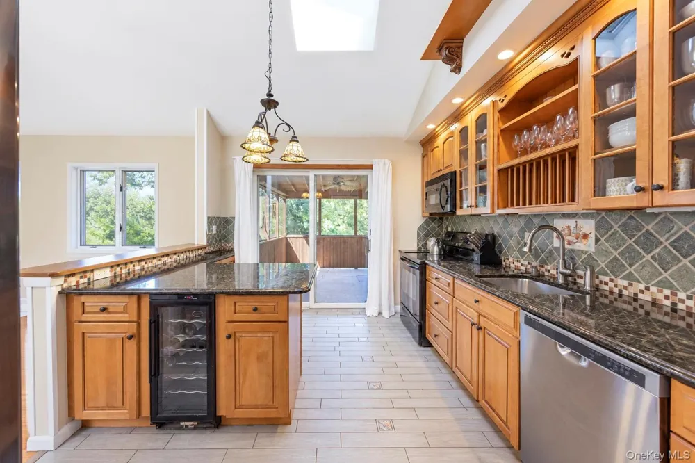 137 Ridgewood Avenue Farmingville, NY 11738