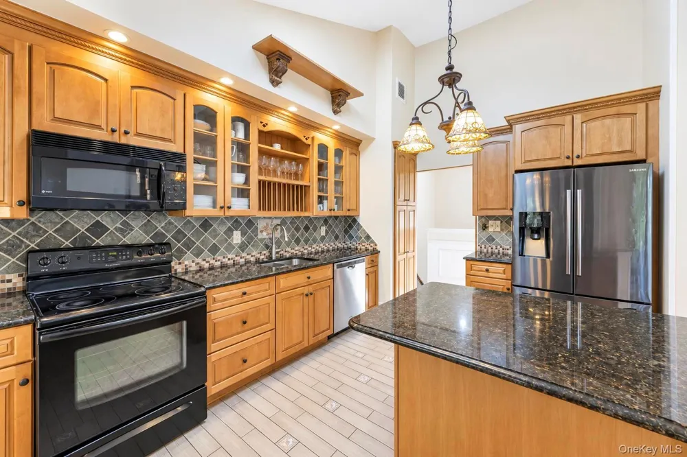 137 Ridgewood Avenue Farmingville, NY 11738