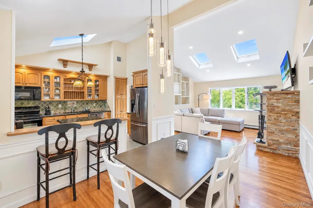 137 Ridgewood Avenue Farmingville, NY 11738