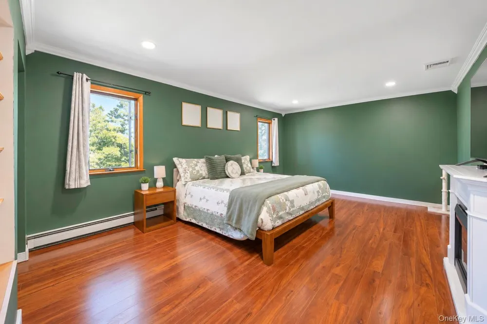 137 Ridgewood Avenue Farmingville, NY 11738