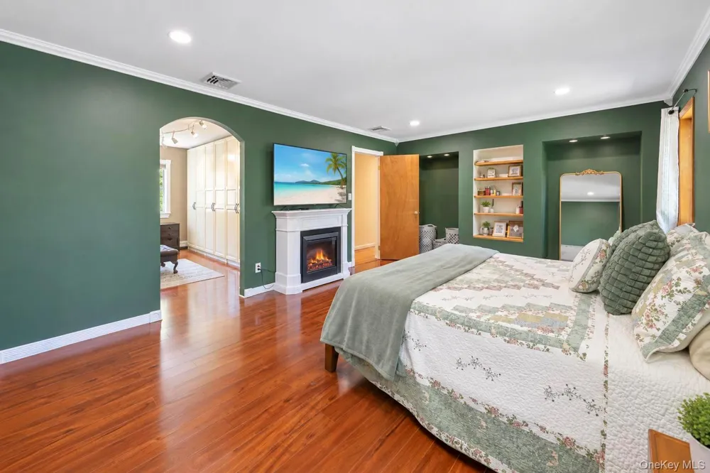137 Ridgewood Avenue Farmingville, NY 11738