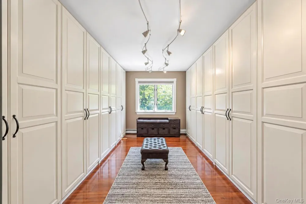 137 Ridgewood Avenue Farmingville, NY 11738