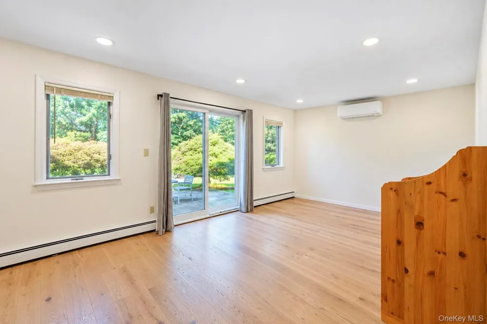 137 Ridgewood Avenue Farmingville, NY 11738