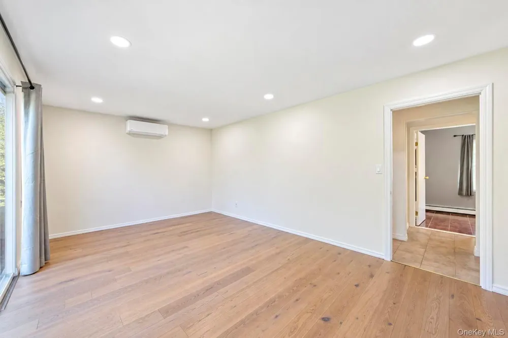 137 Ridgewood Avenue Farmingville, NY 11738