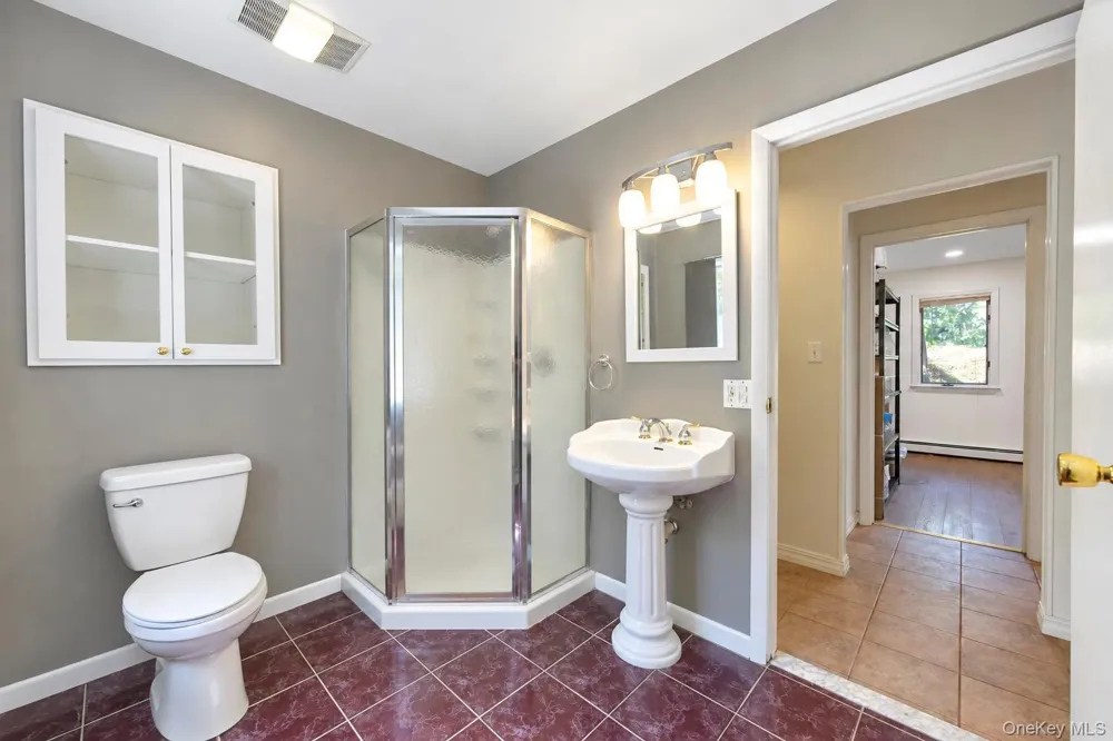 137 Ridgewood Avenue Farmingville, NY 11738