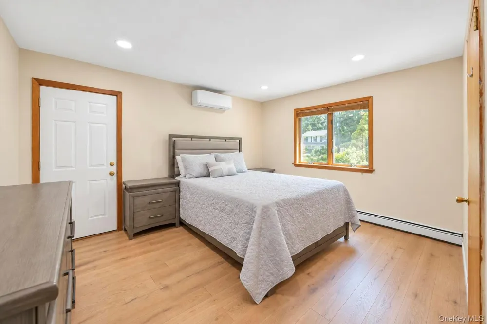 137 Ridgewood Avenue Farmingville, NY 11738