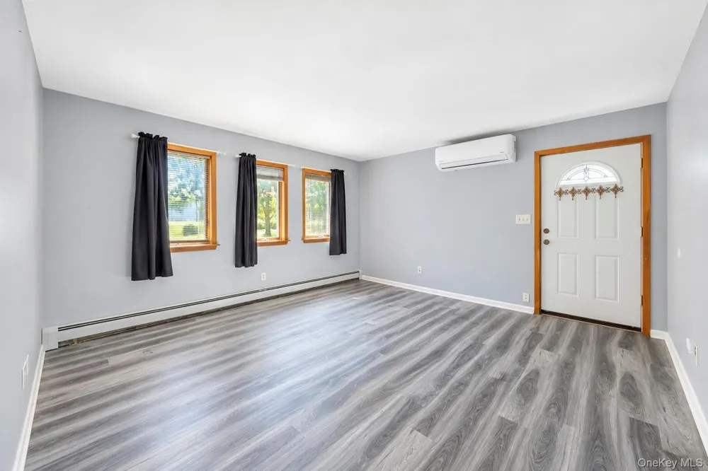 137 Ridgewood Avenue Farmingville, NY 11738