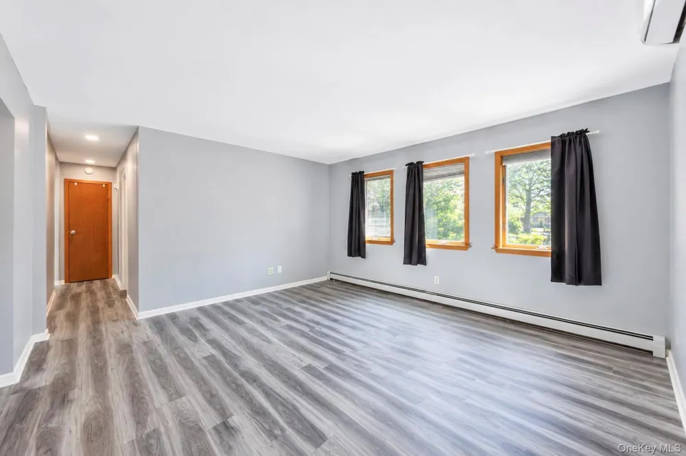 137 Ridgewood Avenue Farmingville, NY 11738