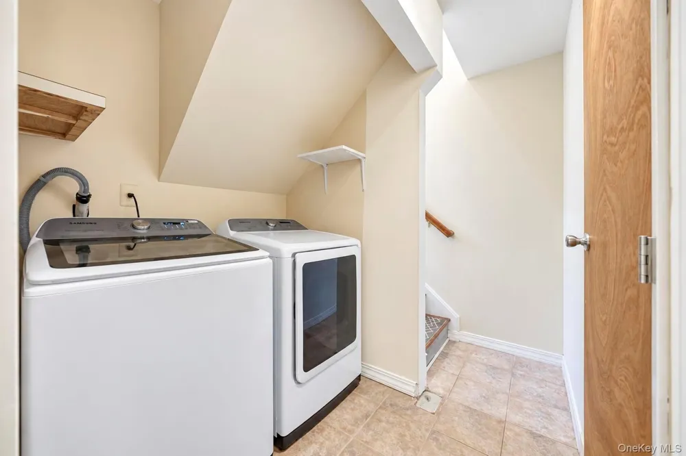 137 Ridgewood Avenue Farmingville, NY 11738