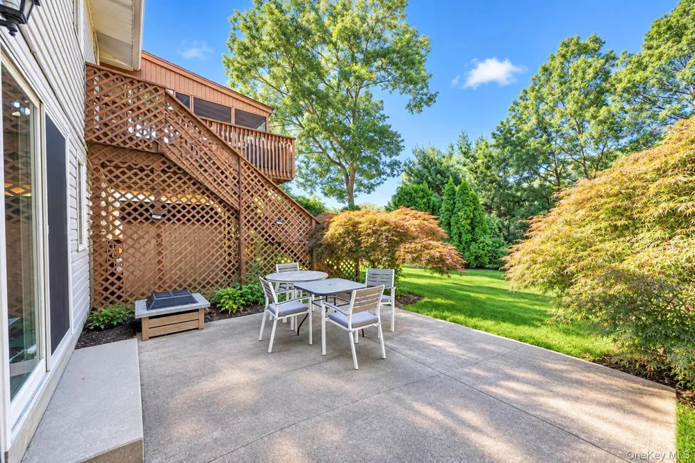 137 Ridgewood Avenue Farmingville, NY 11738