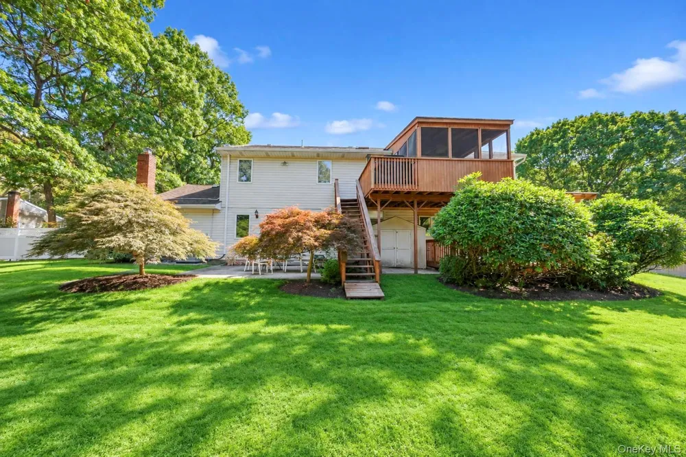 137 Ridgewood Avenue Farmingville, NY 11738