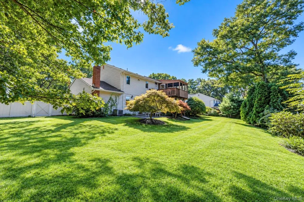 137 Ridgewood Avenue Farmingville, NY 11738