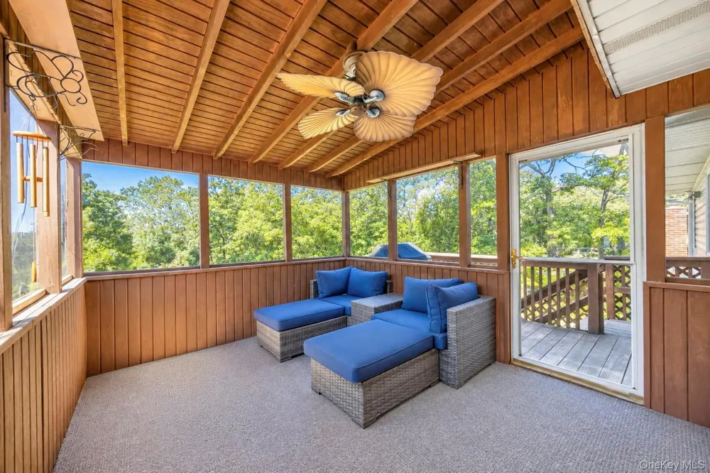 137 Ridgewood Avenue Farmingville, NY 11738