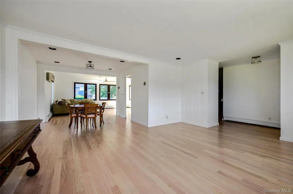 190 W Waukena Avenue Oceanside, NY 11572