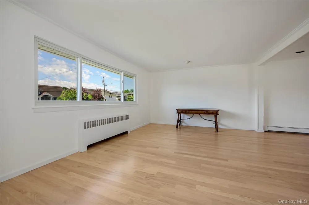 190 W Waukena Avenue Oceanside, NY 11572