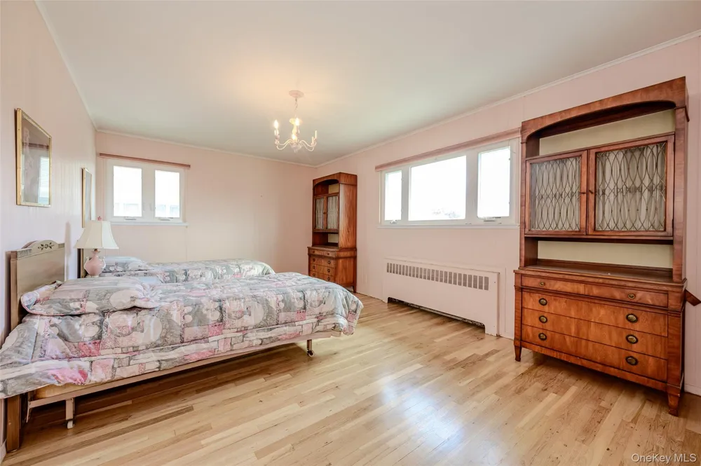190 W Waukena Avenue Oceanside, NY 11572