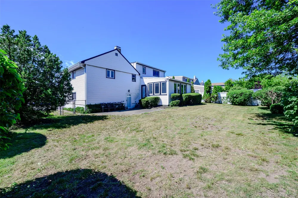 190 W Waukena Avenue Oceanside, NY 11572