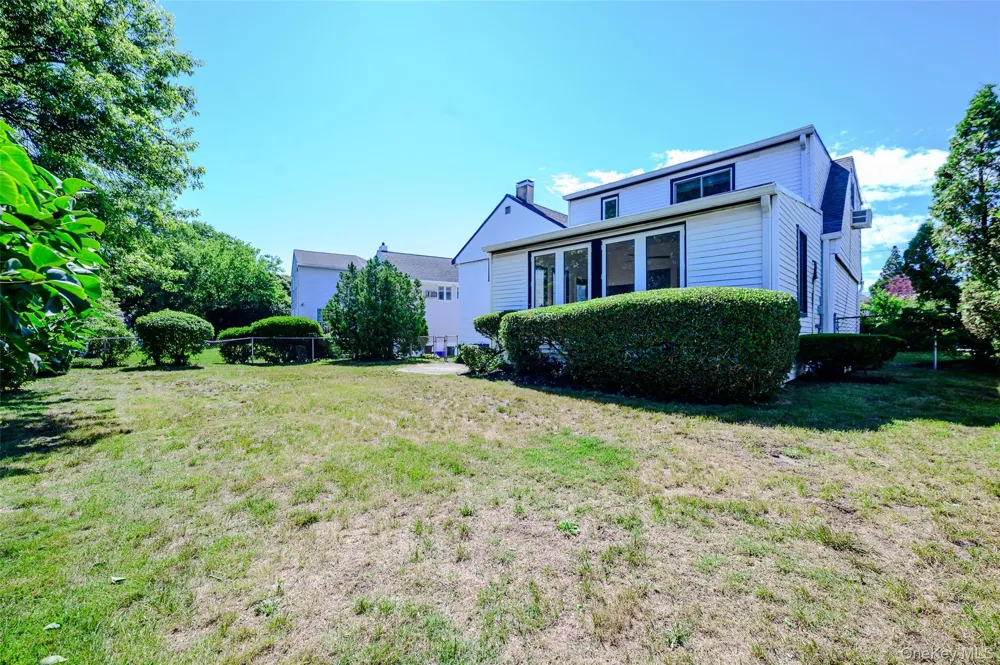 190 W Waukena Avenue Oceanside, NY 11572