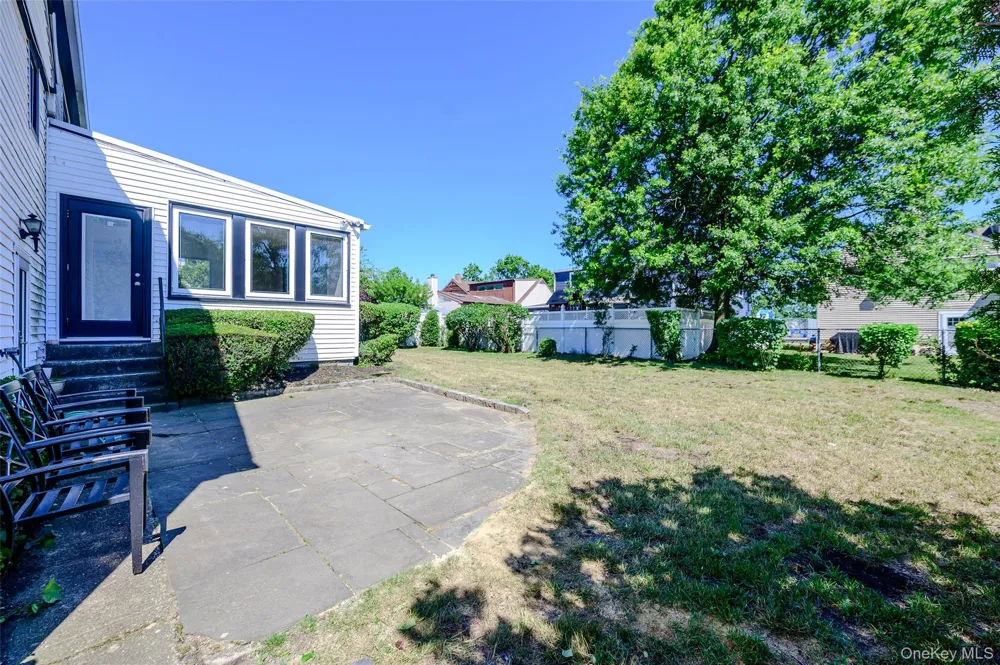 190 W Waukena Avenue Oceanside, NY 11572